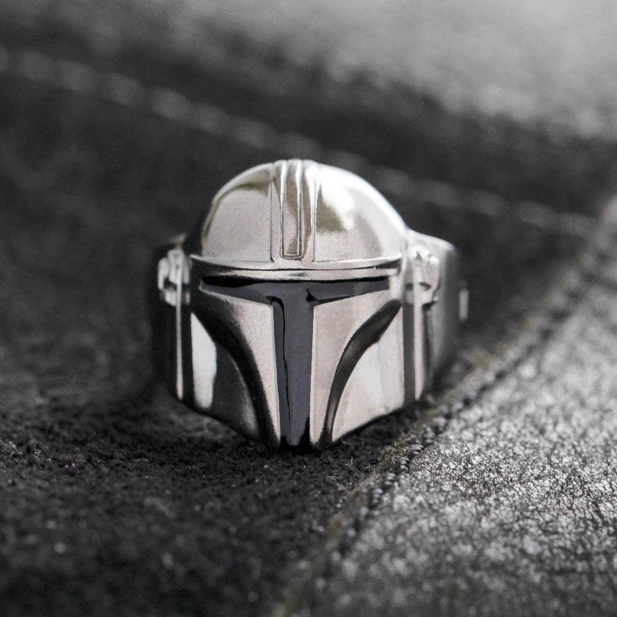 Detailed view of the hand-painted black enamel on the T-shaped visor of the Mandalorian ring.